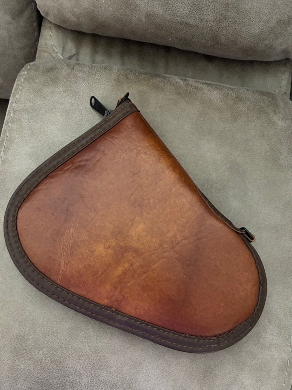 Bianchi Leather Pistol/Revolver Carrying Bag with Linging